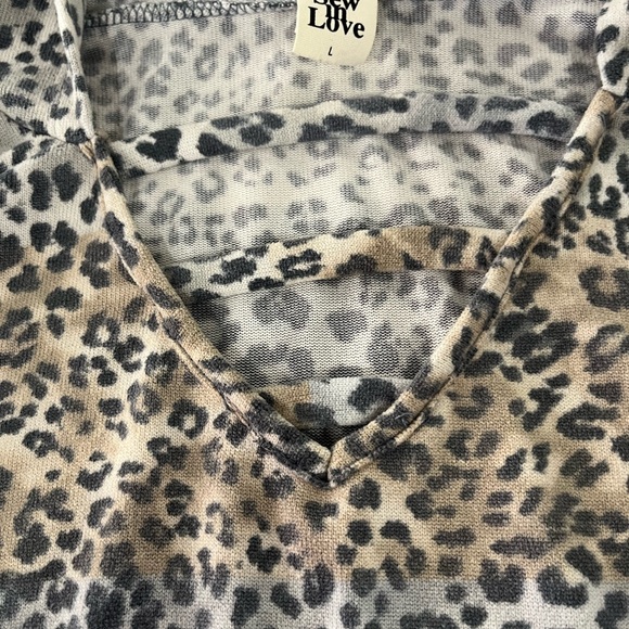 Love Leopard Print V-Neck Sweater - Picture 2 of 3